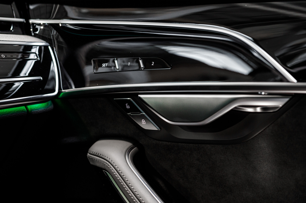 Audi A8 2020 photo 32