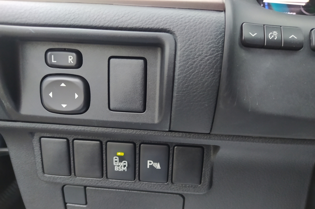 Lexus ES 300h HYBRID фото 26