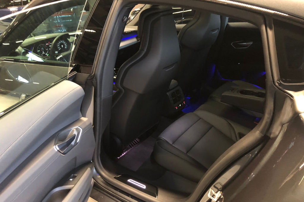 Audi e-tron GT 2021 фото 6