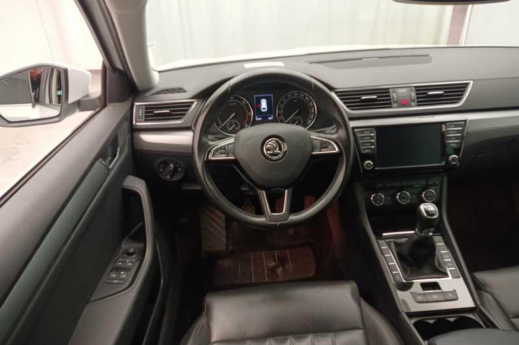 Skoda Superb Combi 2016 фото 3