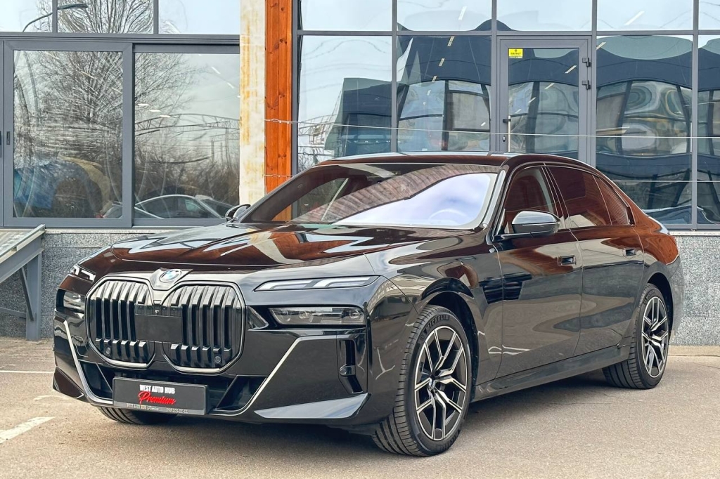 BMW 7 Series 740d 2024 фото 2