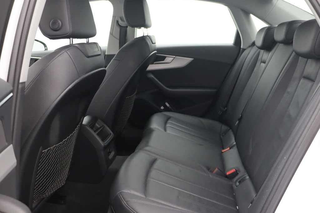 Audi A4 2016 фото 4