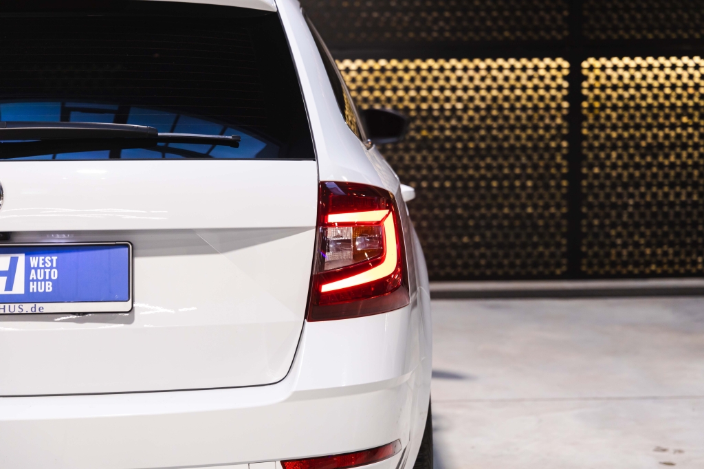 Skoda Octavia 2018 photo 10