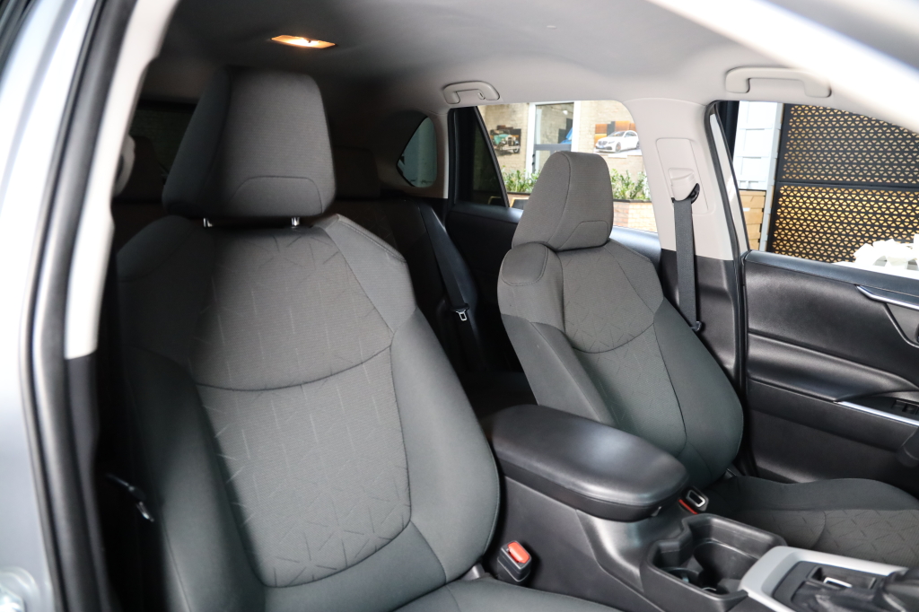 Toyota RAV4 2020 фото 36