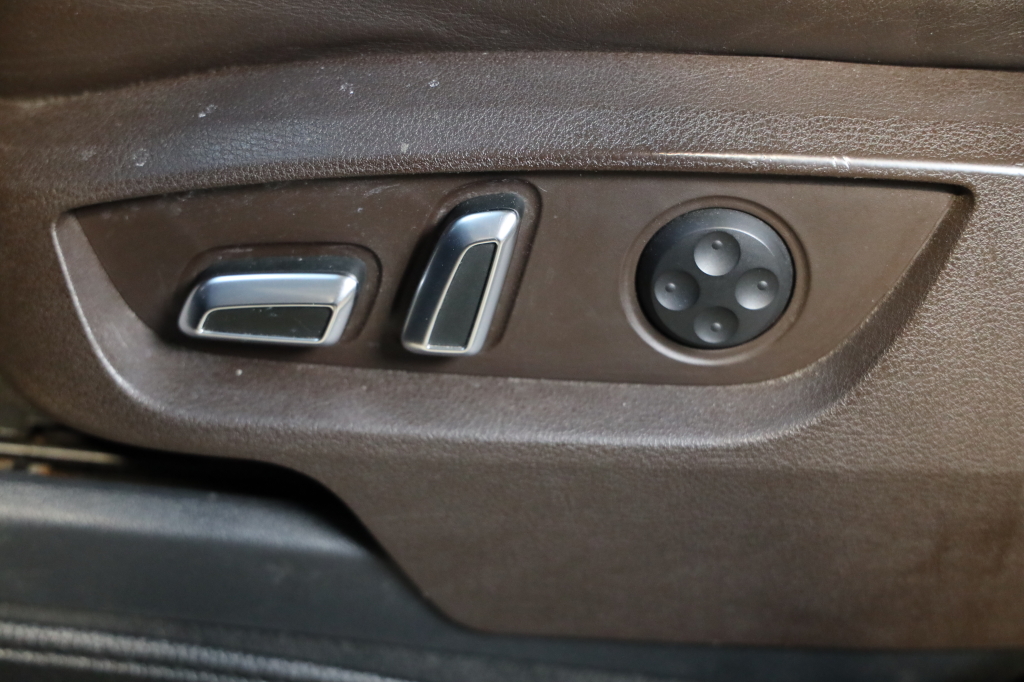 Audi Q7 2015 фото 27