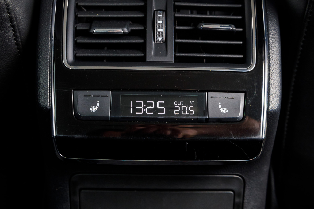 Skoda Superb 2019 photo 36