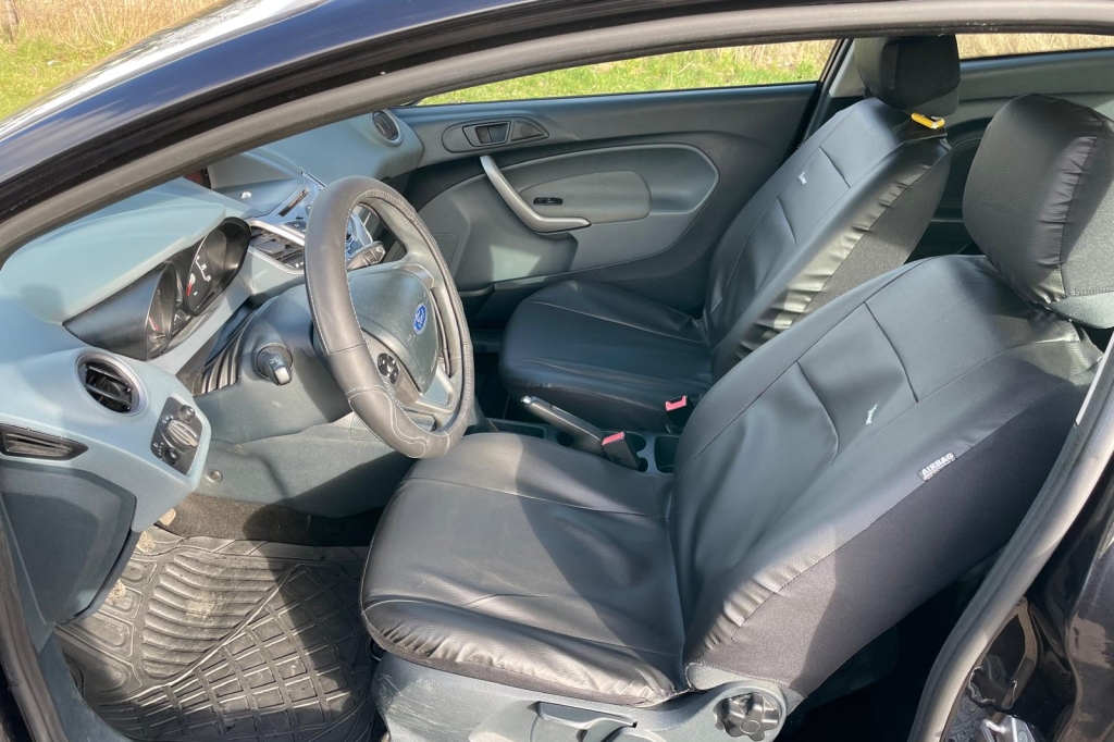 Ford Fiesta 2011 фото 3