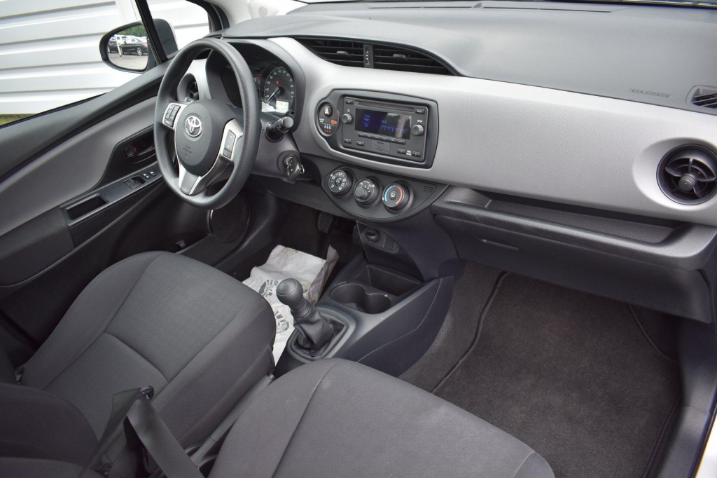 Toyota Yaris 2019 фото 1