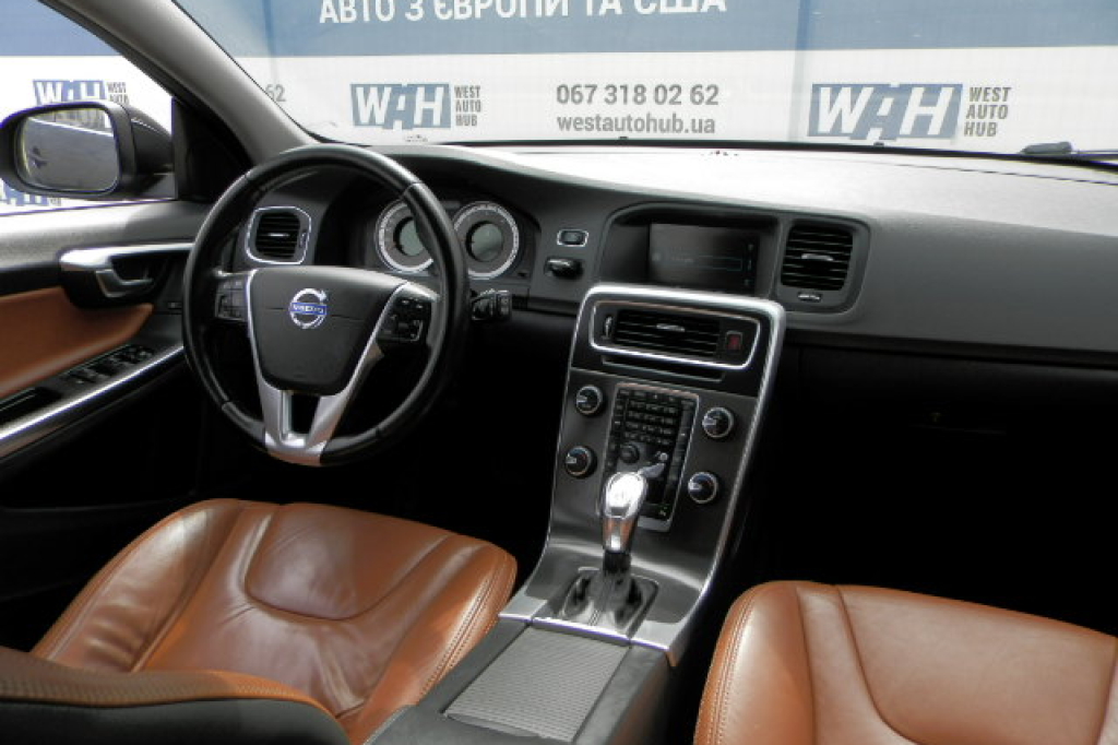 Volvo V60 2012 photo 12