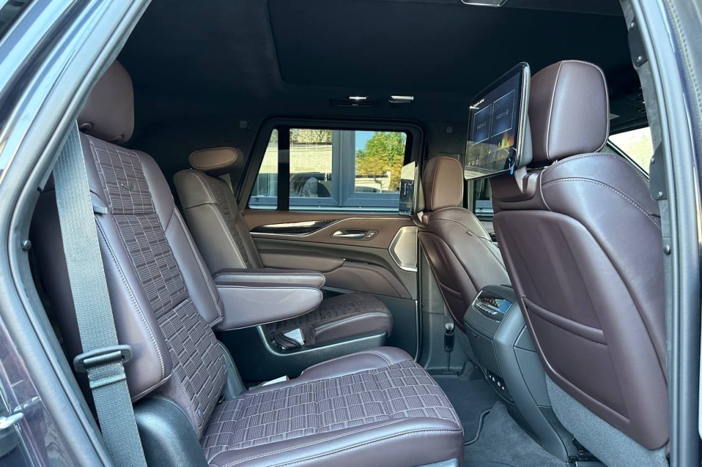Cadillac Escalade Platinum 4WD 2022 фото 23