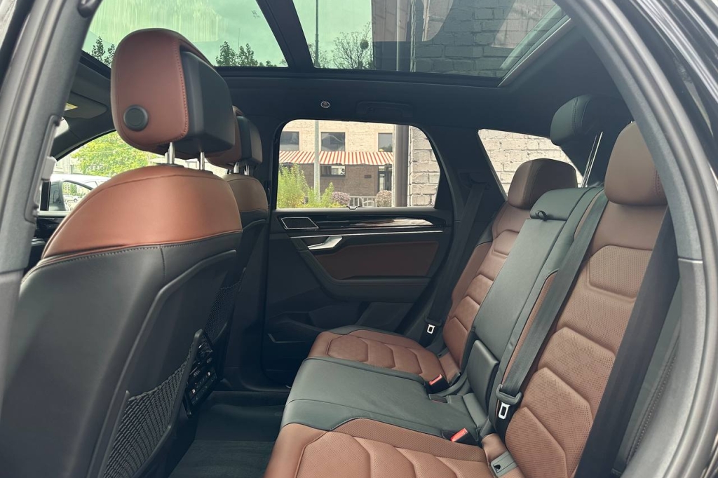 Volkswagen Touareg R-line Platinum 2024 фото 18