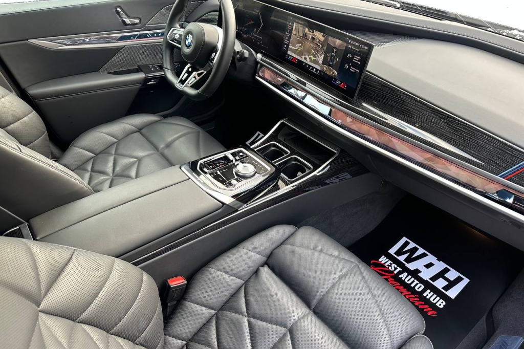 BMW 7 Series 740d 2024 фото 12