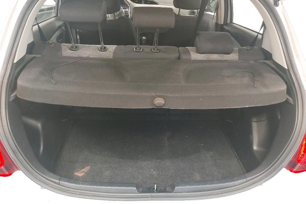 Toyota Yaris 2016 фото 18