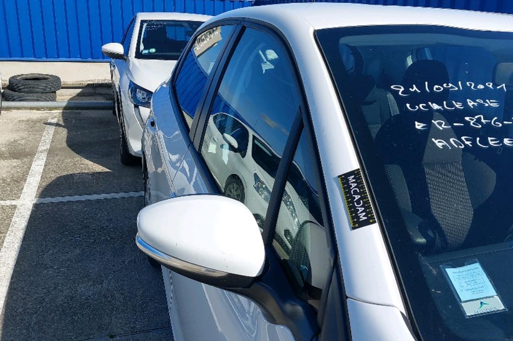 Peugeot 208 2017 фото 26