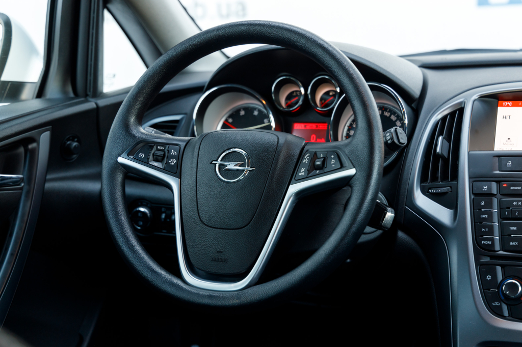 Opel Astra J 2014 фото 27