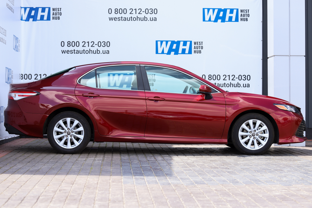 Toyota Camry LE 2017 фото 25
