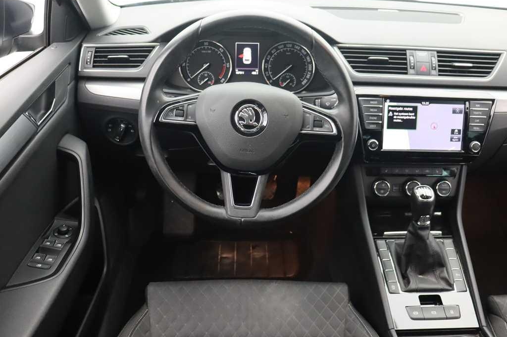 Skoda Superb Combi 2017 photo 3