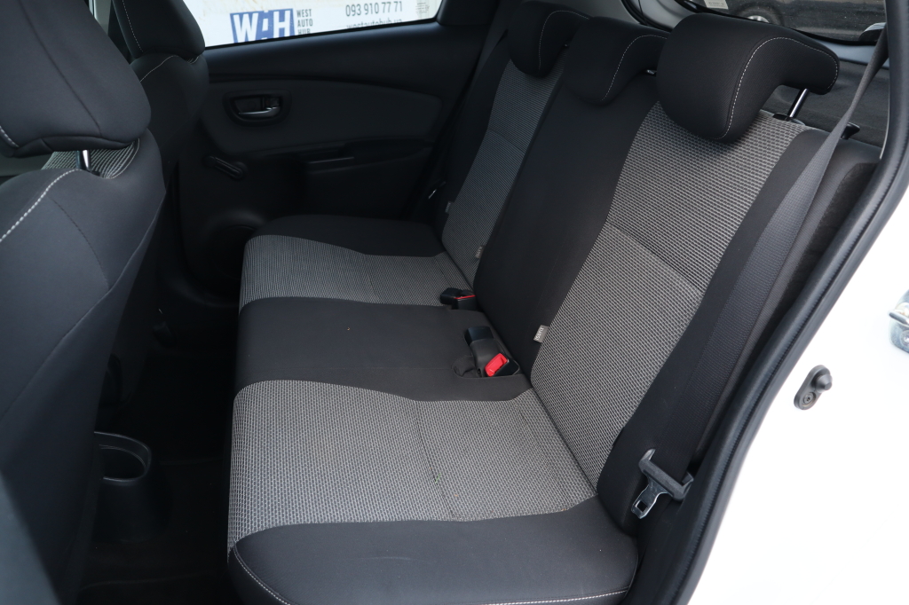 Toyota Yaris photo 15