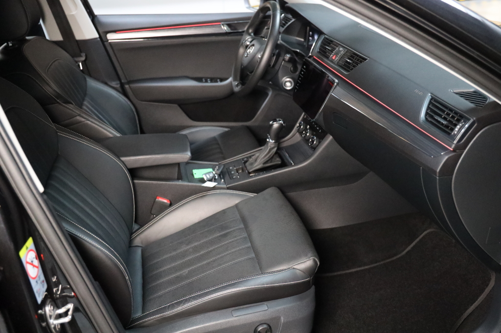 Skoda Superb 2022 фото 9