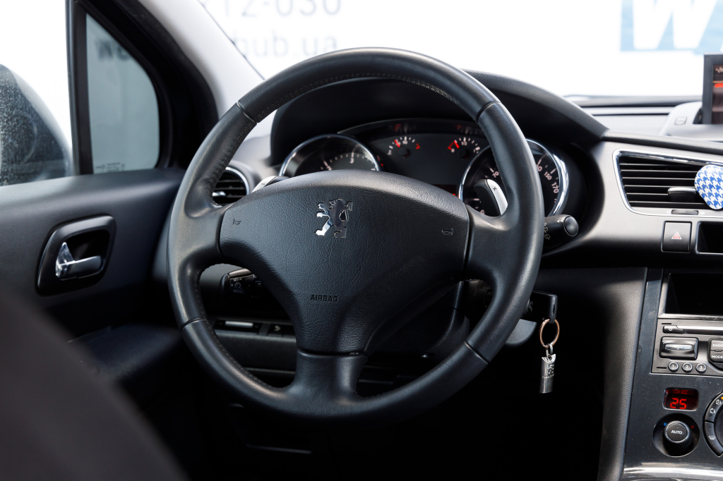 Peugeot 3008 2011 фото 24