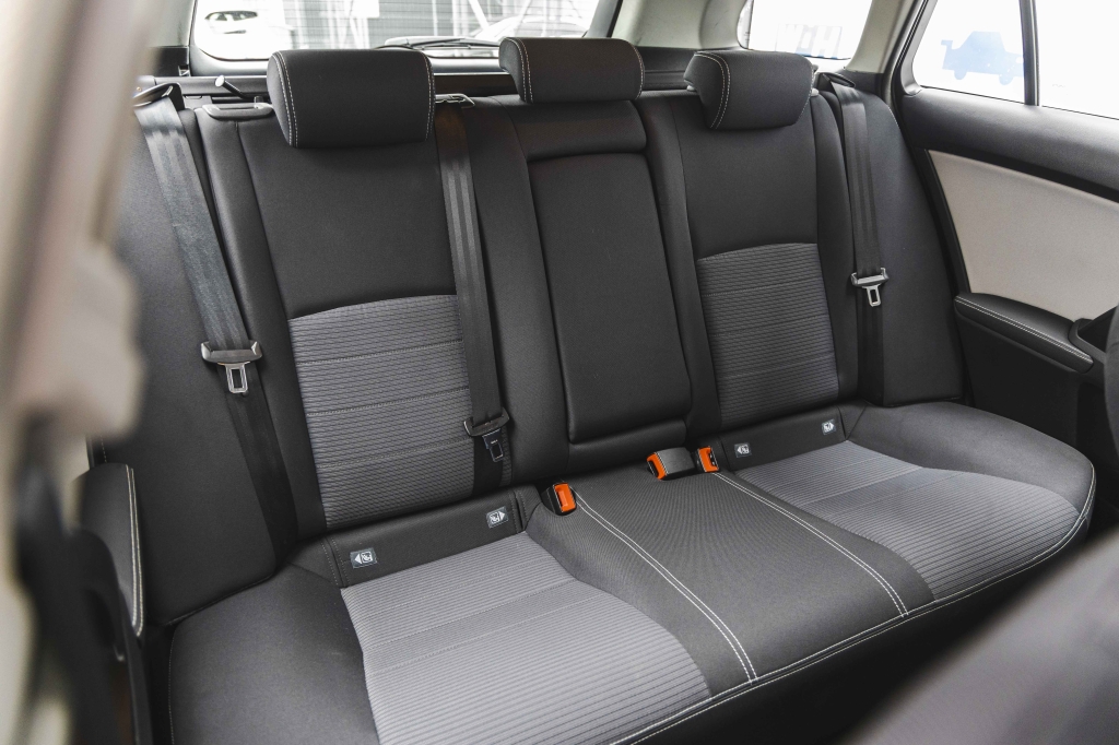 Toyota Avensis 2016 фото 29