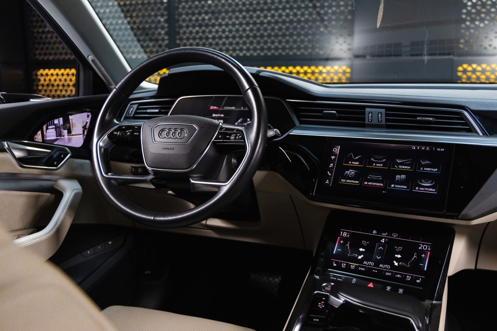 Audi e-tron 55 quattro 2019 фото 30