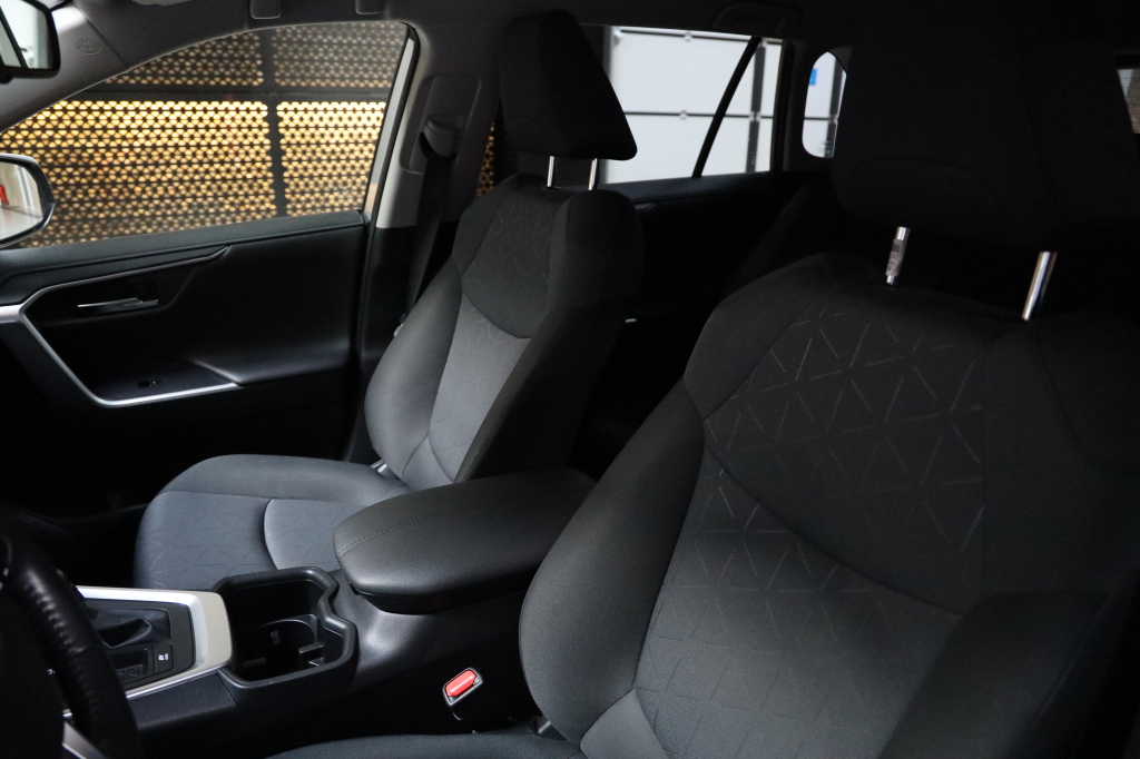 Toyota RAV4 2023 фото 24