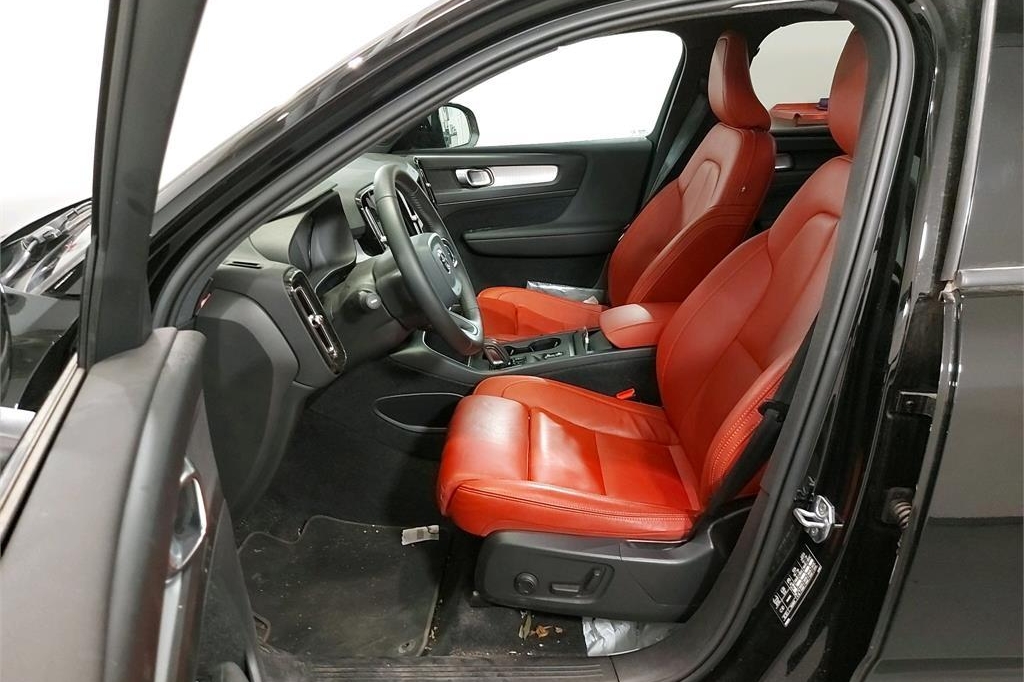 Volvo XC40 2020 photo 2