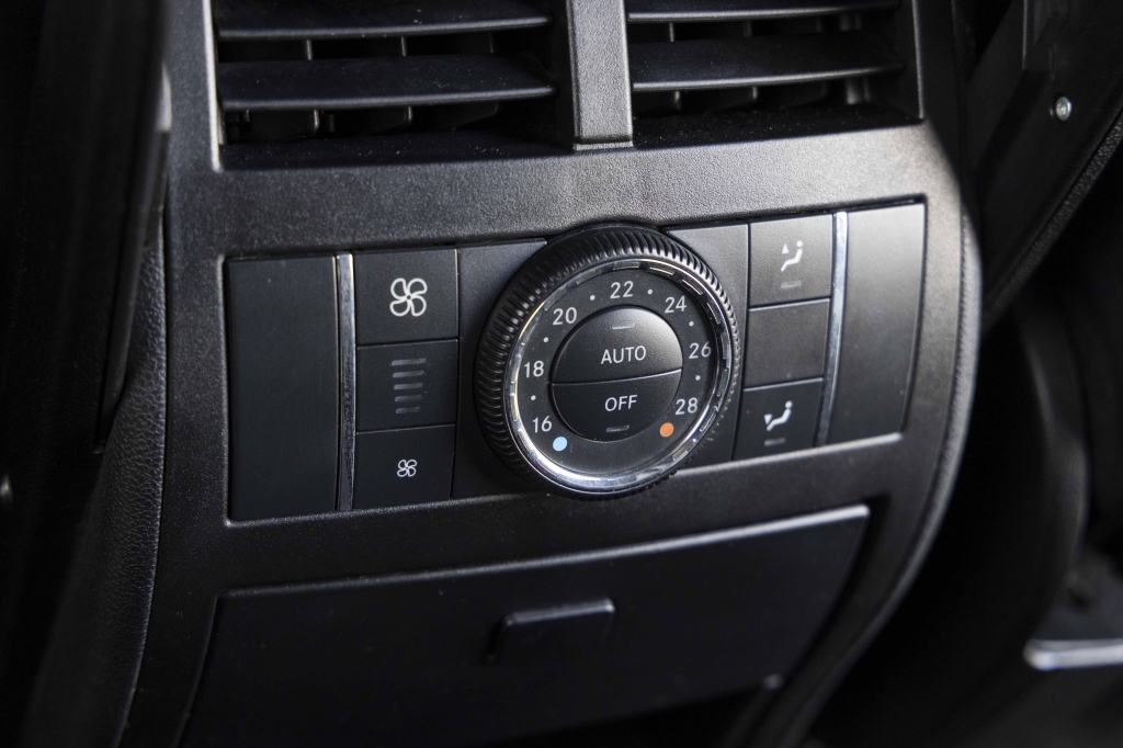 Mercedes-Benz M-Class ML500 W164 2006 photo 15