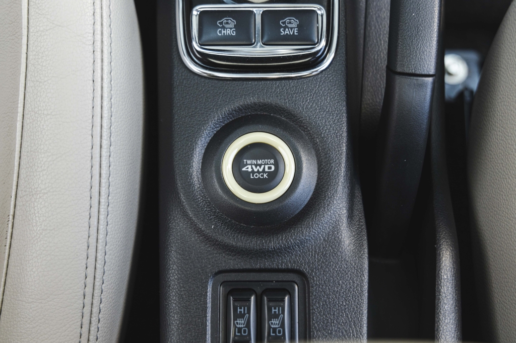 Mitsubishi Outlander PHEV Plug-In Hybrid 2013 photo 31