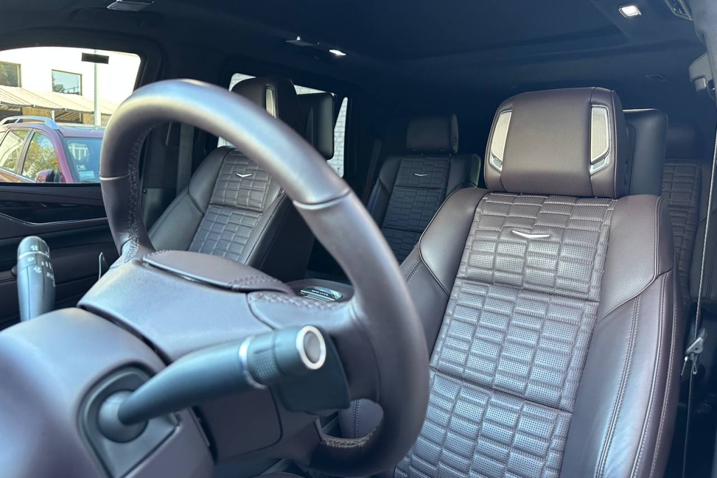 Cadillac Escalade Platinum 4WD 2022 фото 17