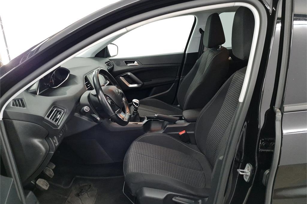 Peugeot 308 2017 фото 5