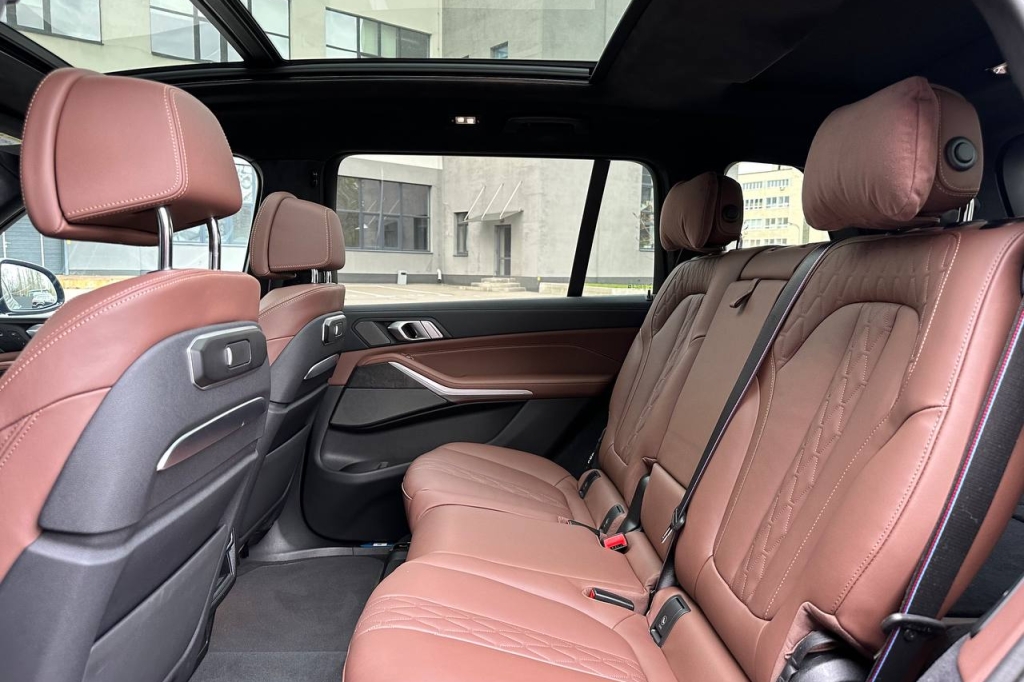 BMW X7 40d 2024 фото 16