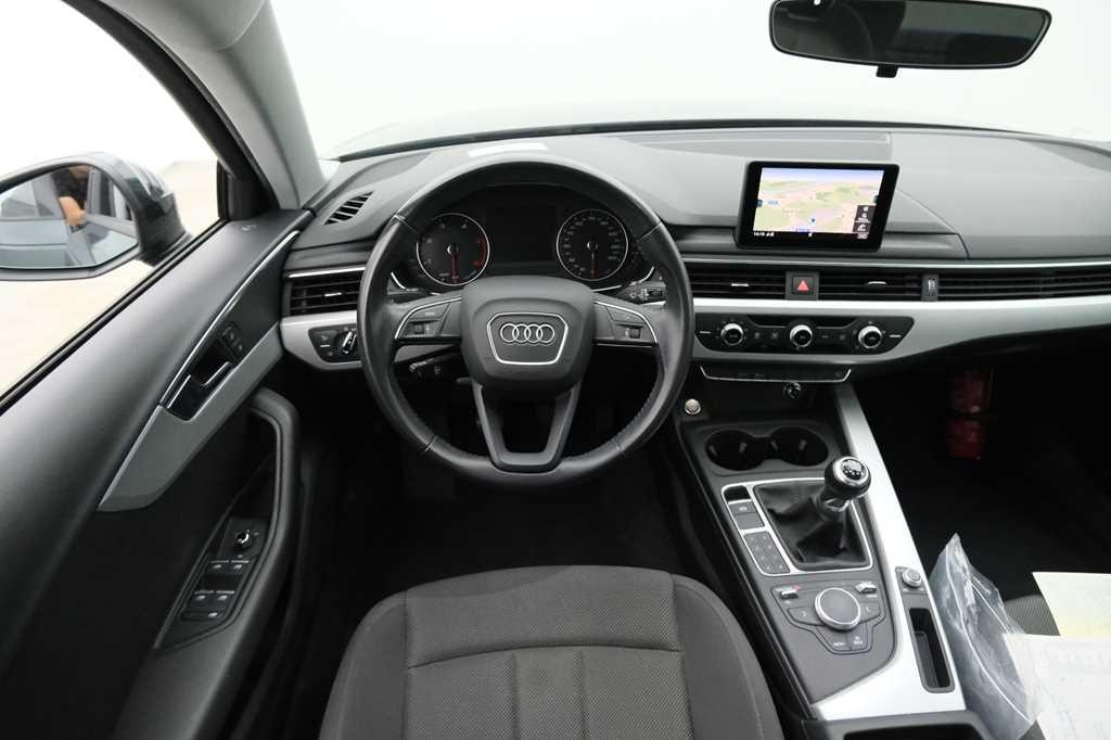 Audi A4 2017 фото 4