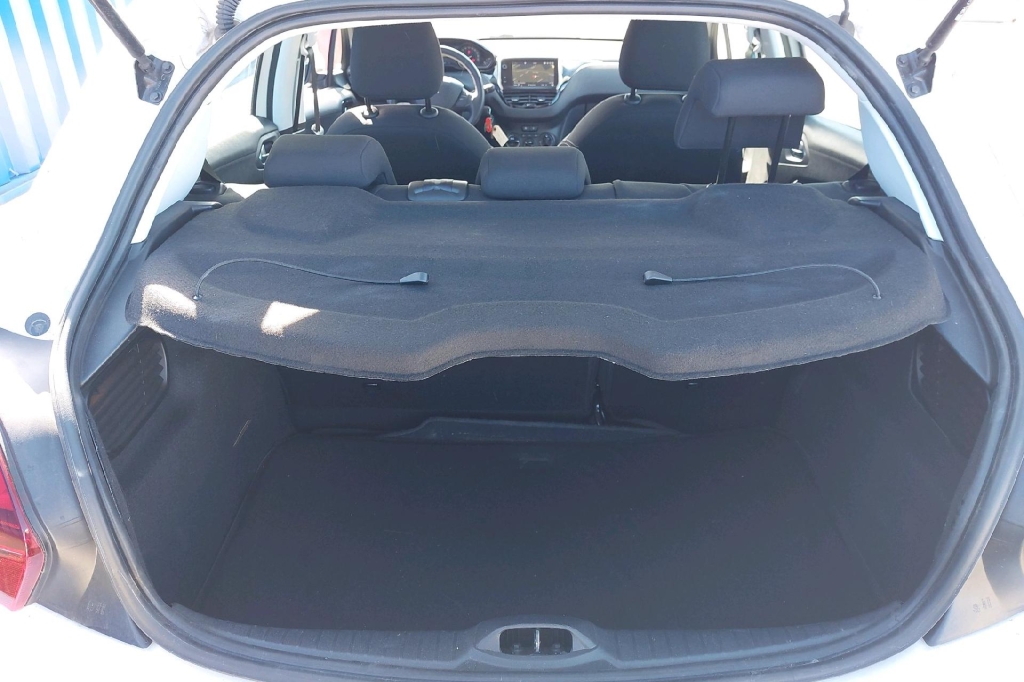 Peugeot 208 2017 фото 7