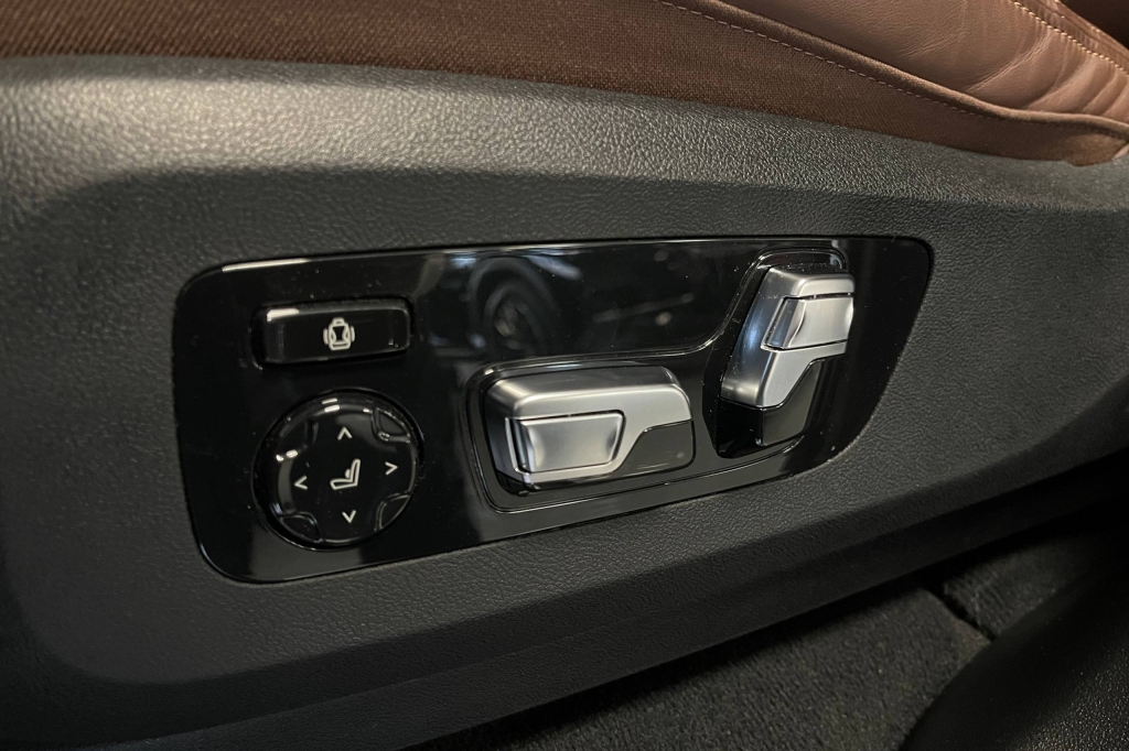 BMW X7 40d 2024 фото 14