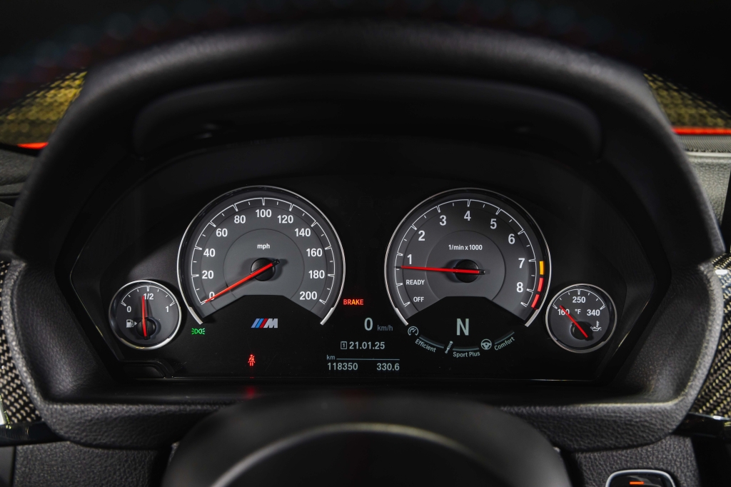 BMW M4 2015 фото 33