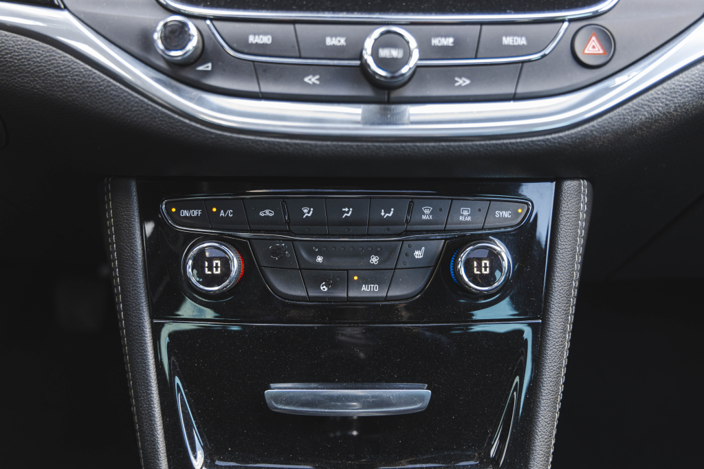 Opel Astra K 2016 photo 19