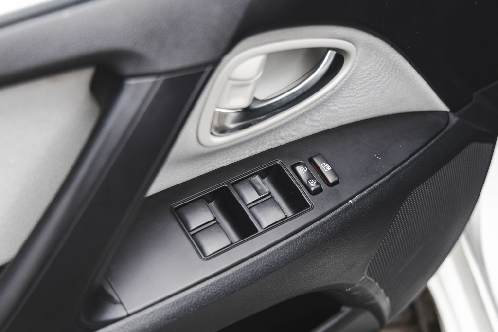 Toyota Avensis 2016 фото 14