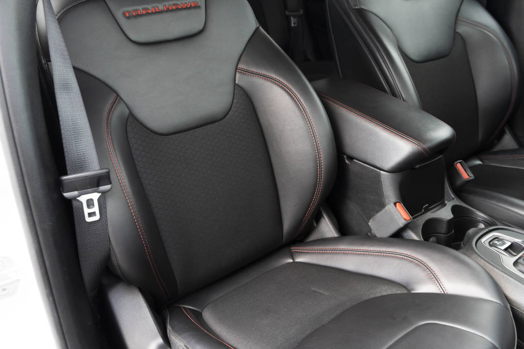 Jeep Cherokee Trailhawk Trail Rated 2019 фото 29