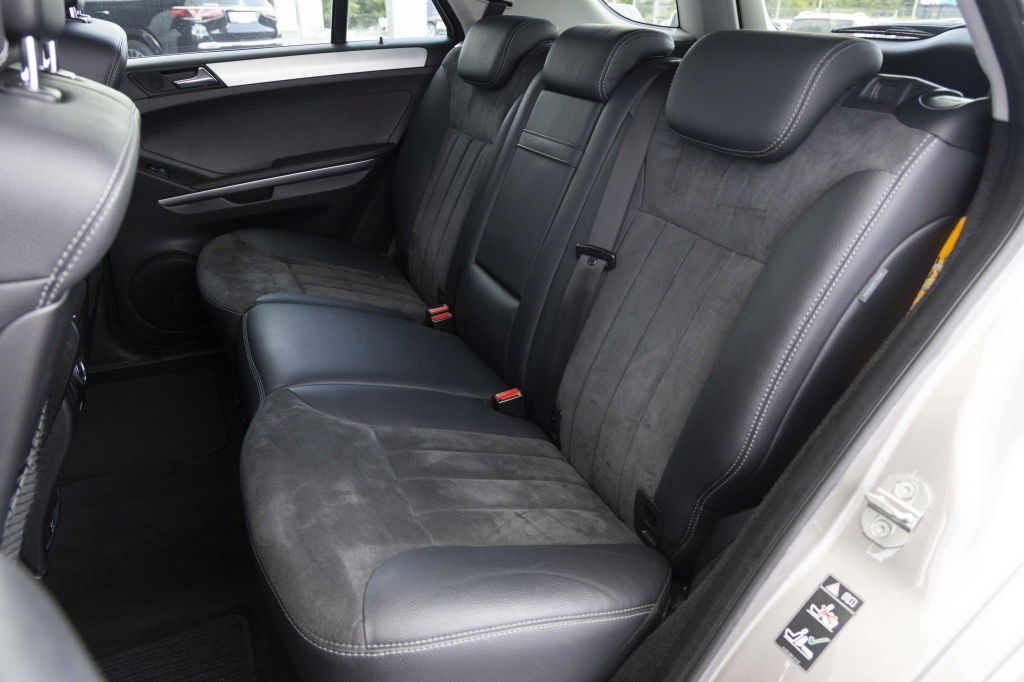 Mercedes-Benz M-Class ML500 W164 2006 photo 14