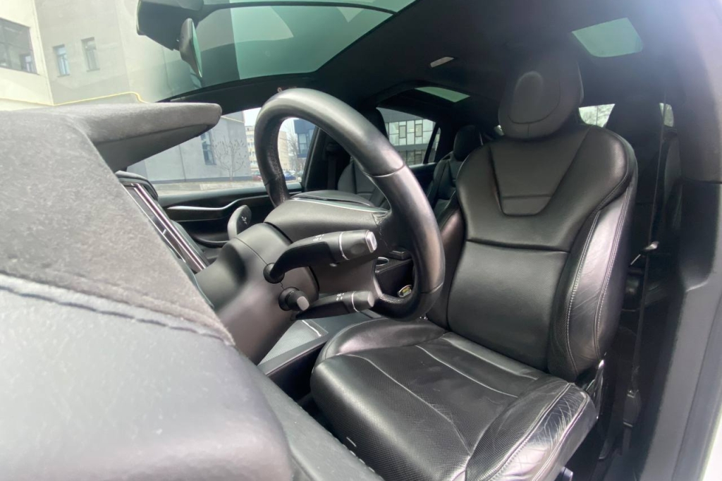 Tesla Model X 90D 2016 photo 9