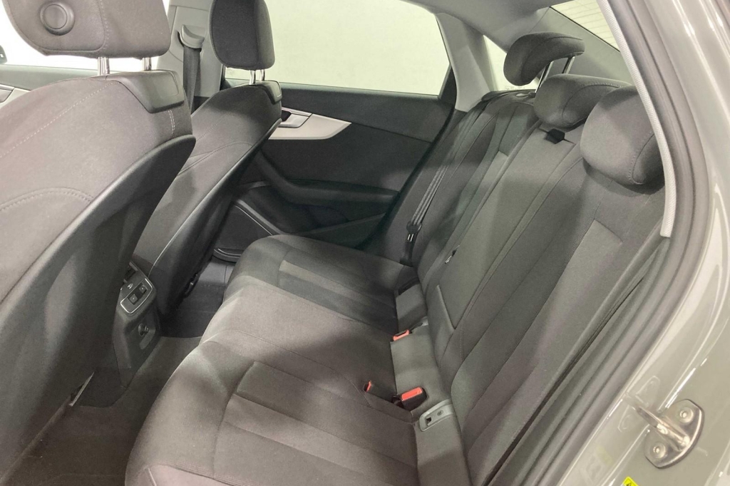 Audi A4 2020 фото 3