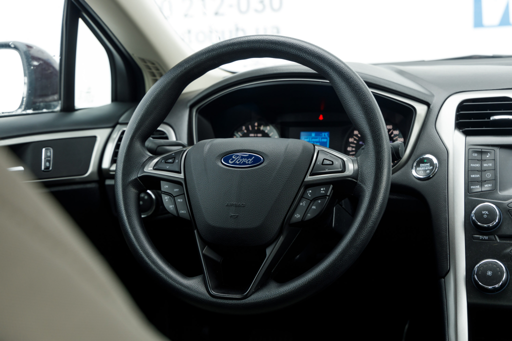 Ford Fusion photo 8