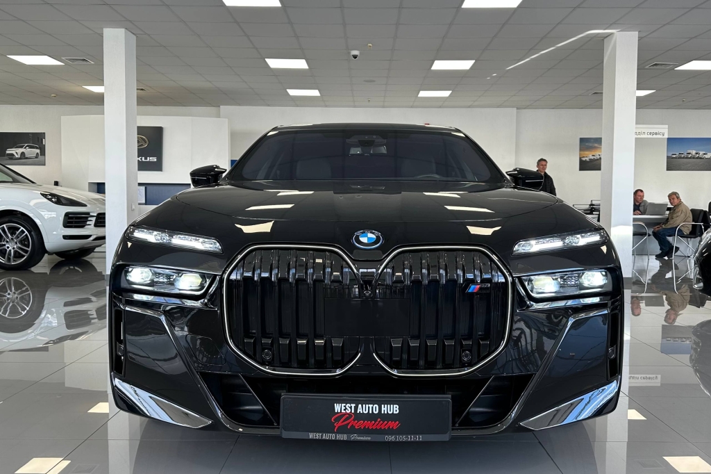 BMW 7 Series 760e  2023 photo 1