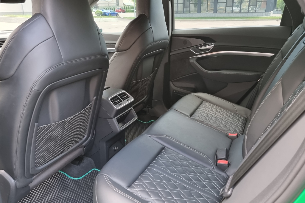 Audi e-tron 2020 фото 19