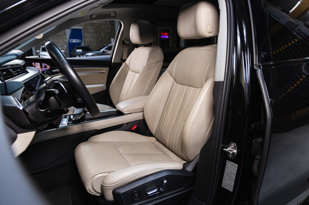 Audi e-tron 55 quattro 2019 фото 18