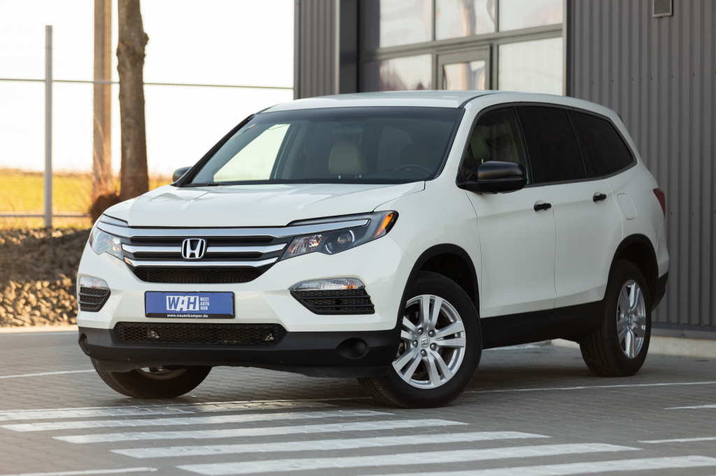 Honda Pilot LX 2018 photo 1