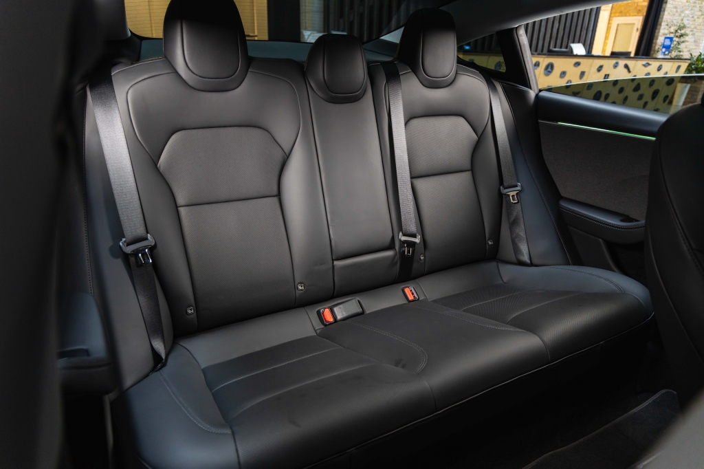 Tesla Model 3 2024 фото 32