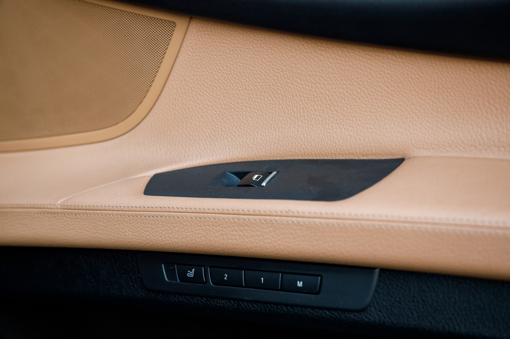 BMW 740 Li 2011 photo 27